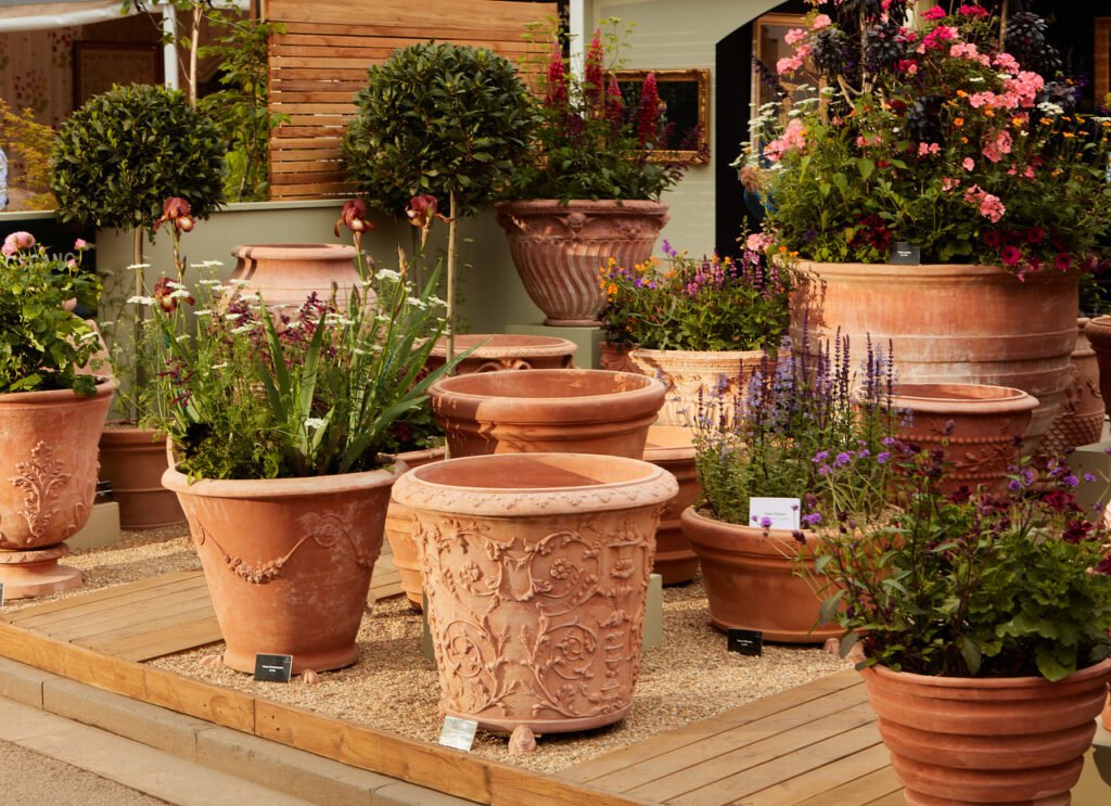 Transform Your Garden with Clive’s Gardening Services and Vaso Toscano Frostproof Terracotta Pots